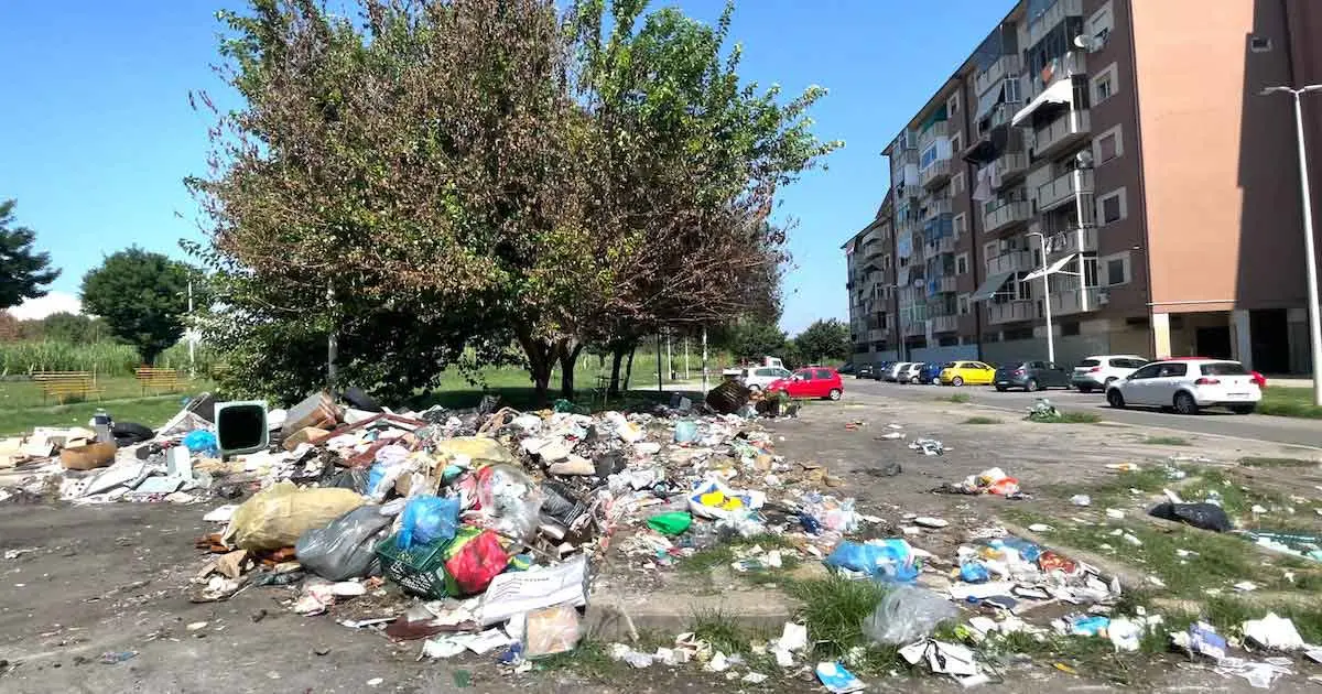 L'ira di Caruso: «Cosenza è sporca!» E scrive ai responsabili di cooperative ed Ecologia Oggi