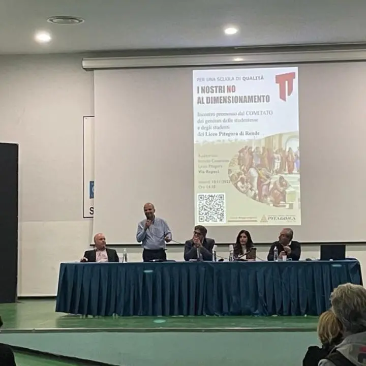 Rende, il Liceo Pitagora: «Fermiamo il dimensionamento scolastico»