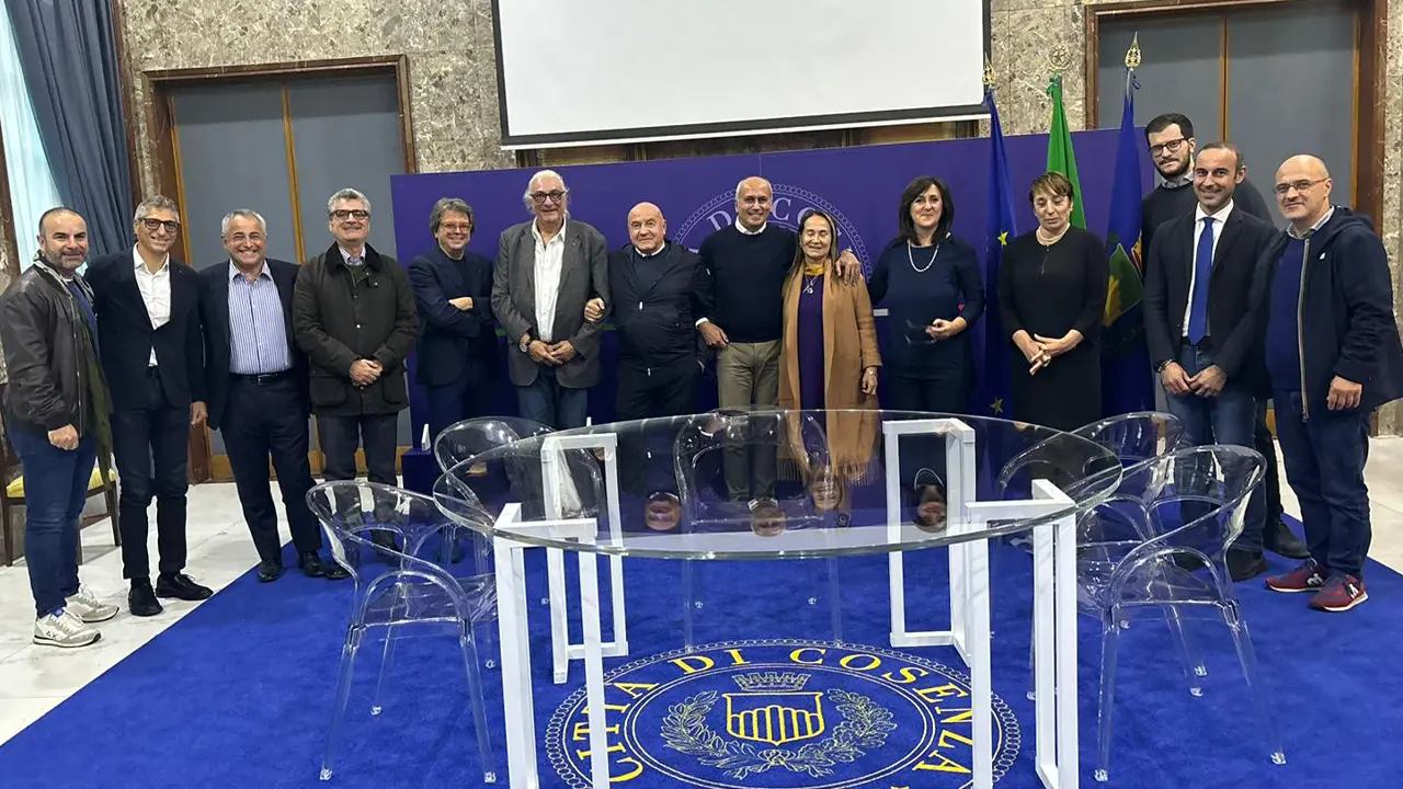 Cosenza, gli imprenditori locali contribuiranno a rendere \"natalizia\" la città