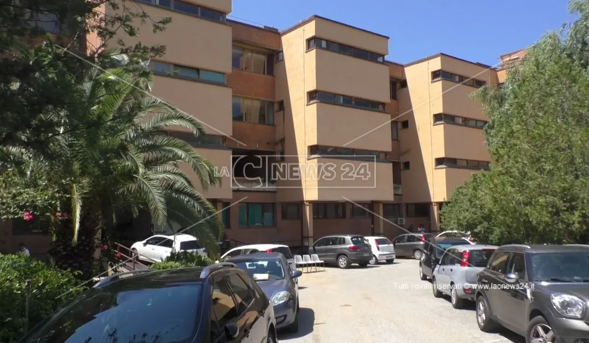 Cetraro, Cennamo annuncia la riapertura del punto nascita. Aieta: «Non è vero niente»