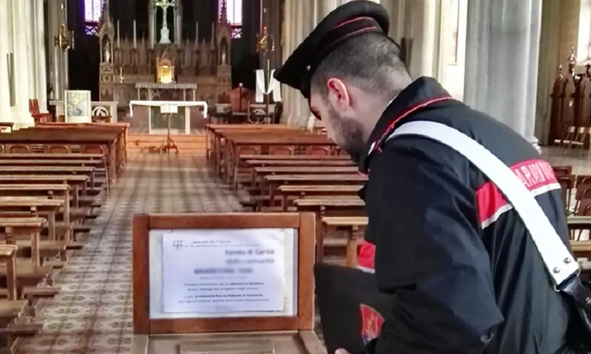 Cosenza, sorpreso a rubare un candelabro in chiesa. Il prete lo scopre e lo insegue