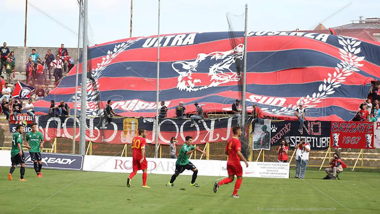 Catanzaro-Cosenza: «Date più biglietti ai tifosi dei Lupi. Troppo pochi quelli concessi»