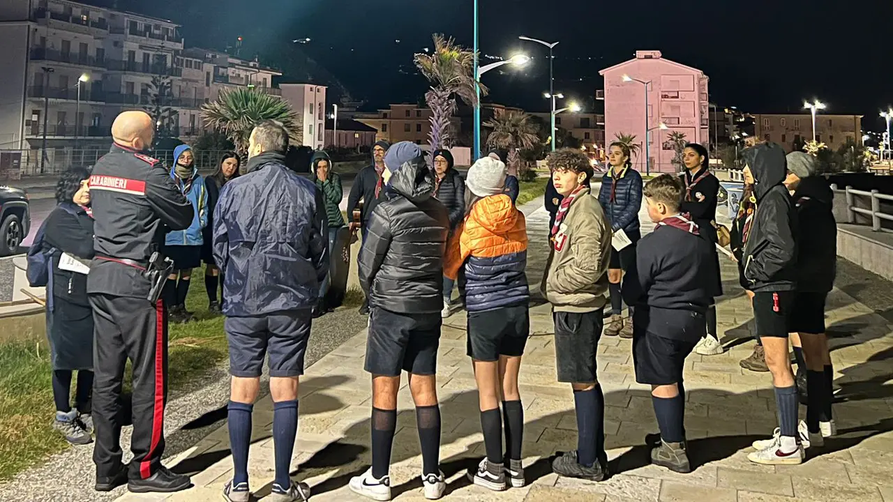 Cetraro, gli scout marciano per le vie del borgo riflettendo sulla legalità