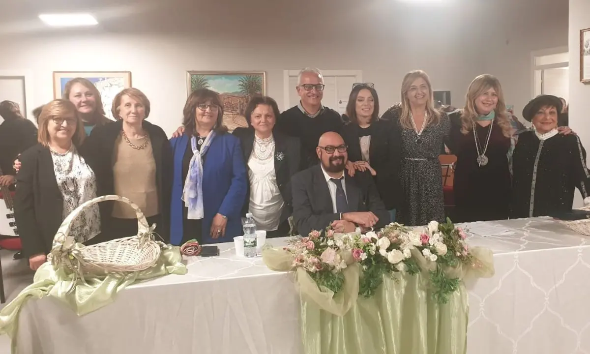 Cinque neo pensionati all'Istituto comprensivo \"Mangone-Grimaldi\": l'omaggio delle istituzioni e della preside Chiappetta