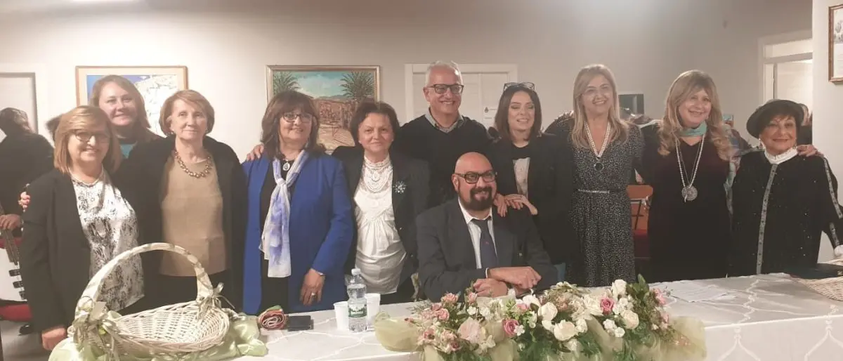 Cinque neo pensionati all'Istituto comprensivo \"Mangone-Grimaldi\": l'omaggio delle istituzioni e della preside Chiappetta