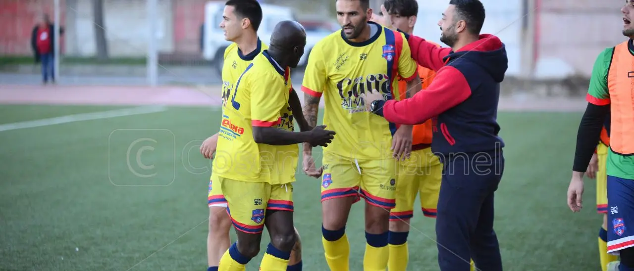 La Rossanese vince in rimonta e resta al comando. Amantea battuta 2-1