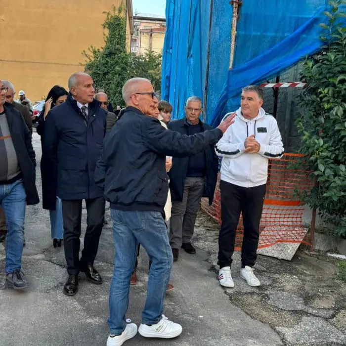 Cosenza, sopralluogo del sindaco Franz Caruso a via Pomponio Leto