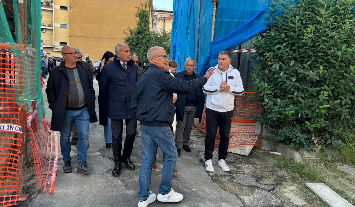 Cosenza, sopralluogo del sindaco Franz Caruso a via Pomponio Leto