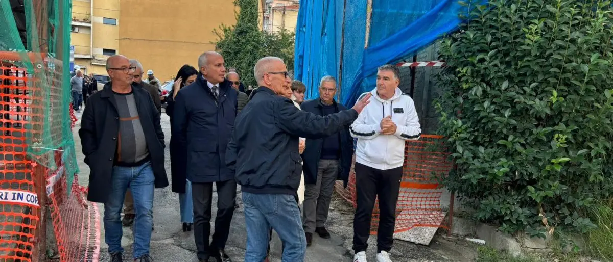 Cosenza, sopralluogo del sindaco Franz Caruso a via Pomponio Leto