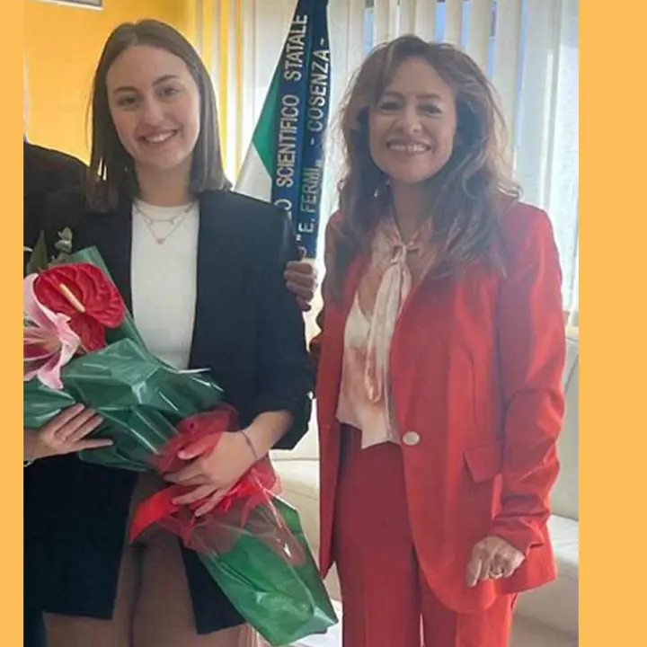 Cosenza, il liceo \"Fermi\" celebra Ludovica, la sua studentessa modello neo Alfiere del Lavoro