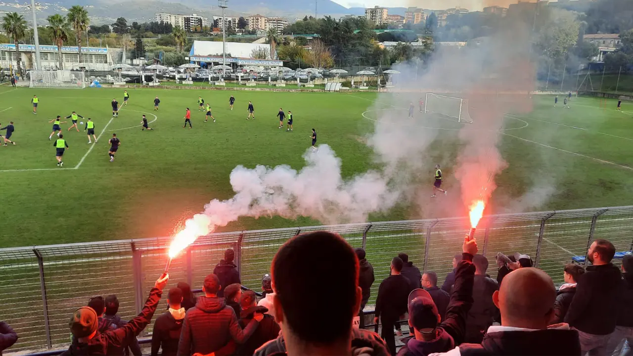 Cosenza, il report della doppia seduta. La Curva Sud carica la squadra