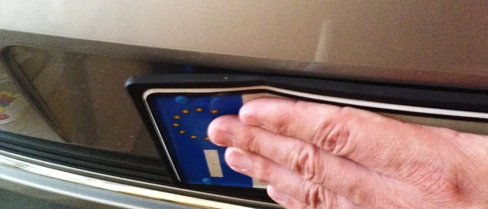 Occhio alla targa! La banda della Mercedes usa quelle rubate ad altri veicoli