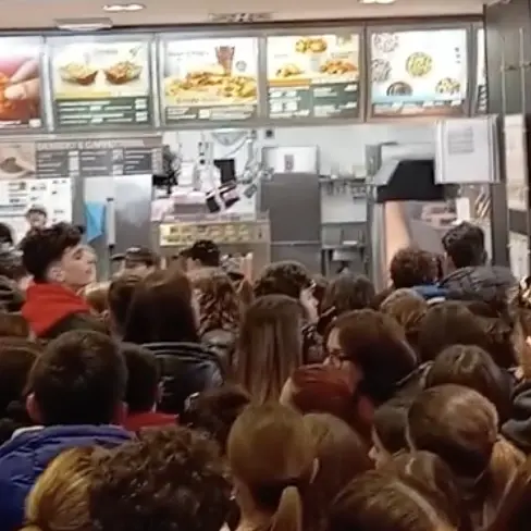 Cosenza e Rende, ieri traffico impazzito per gli hamburger in offerta del fast food