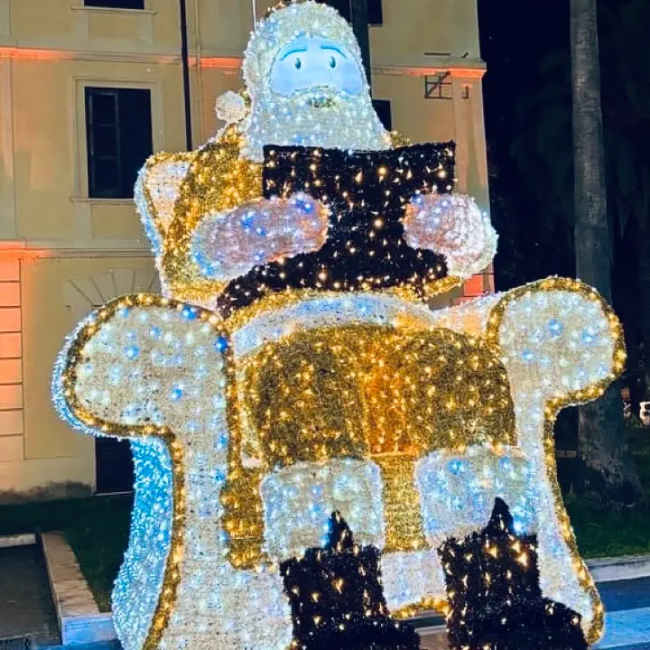 Cosenza accende le luminarie di Natale sul corso e non è finita qui… - FOTO