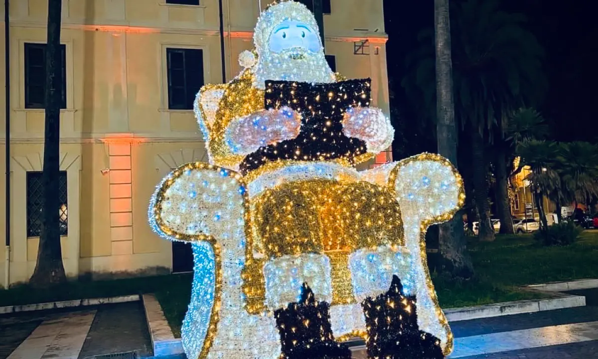 Cosenza accende le luminarie di Natale sul corso e non è finita qui… - FOTO