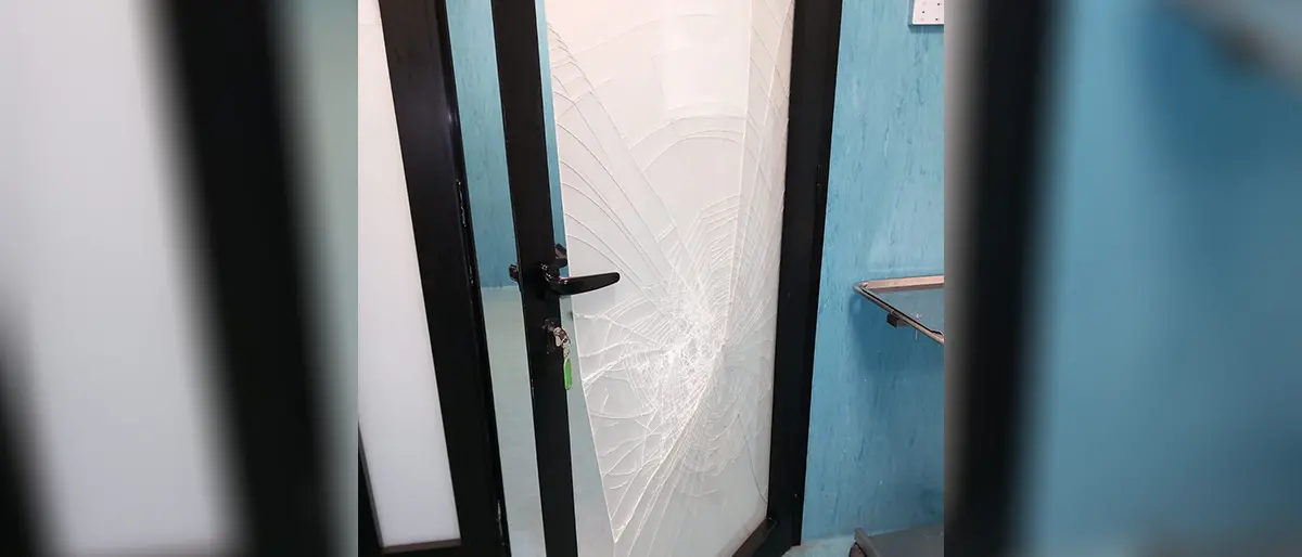 Notte di ordinaria follia all'ospedale di Corigliano Rossano. Trentenne distrugge il Pronto Soccorso