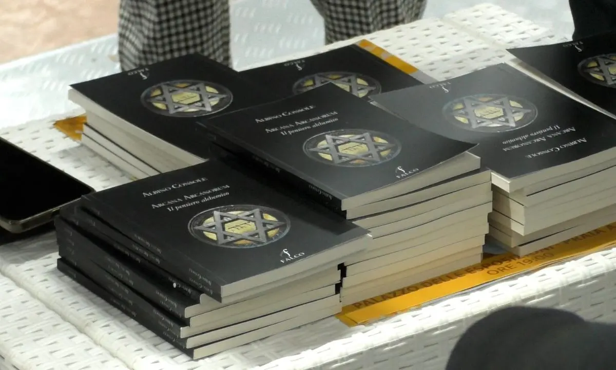 Praia, Albino Console presenta il suo nuovo libro \"Arcana Arcanorum\"