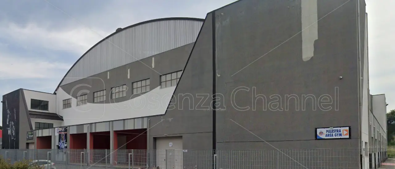 Rende, i commissari revocano la concessione del palazzetto dello sport