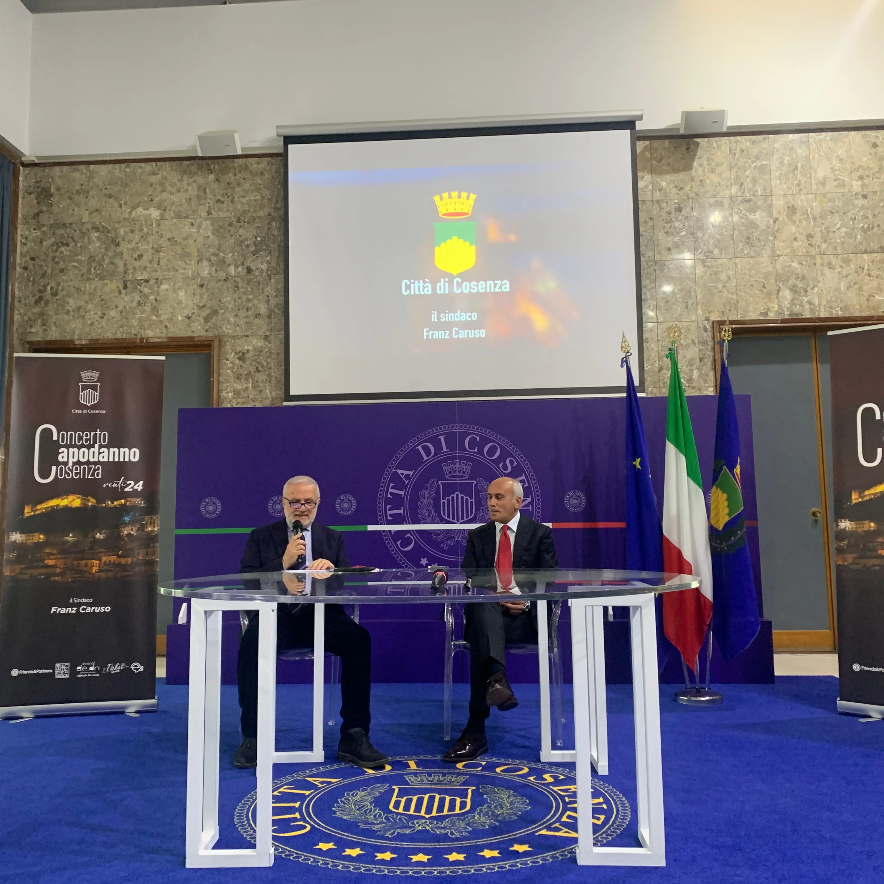 Capodanno Cosenza con Giorgia. Il sindaco: «Lei ha scelto di essere qui»