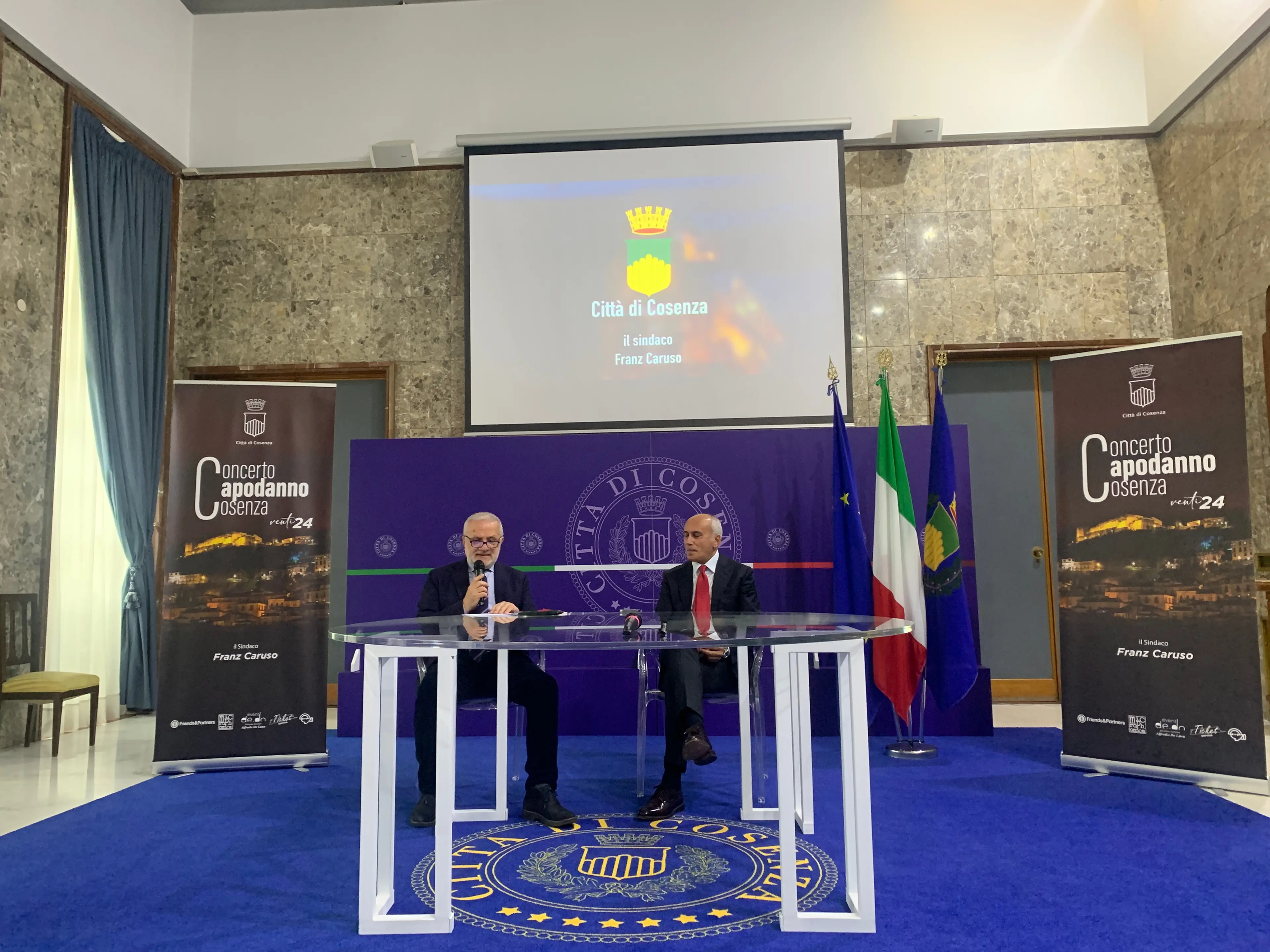 Capodanno Cosenza con Giorgia. Il sindaco: «Lei ha scelto di essere qui»