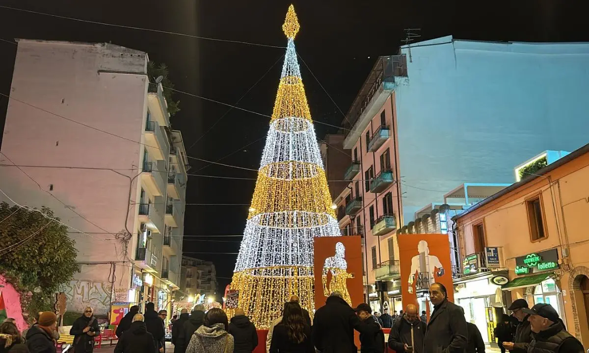 Natale solidale, Caruso consegnerà in Piazza dei Bruzi doni ai bimbi meno fortunati