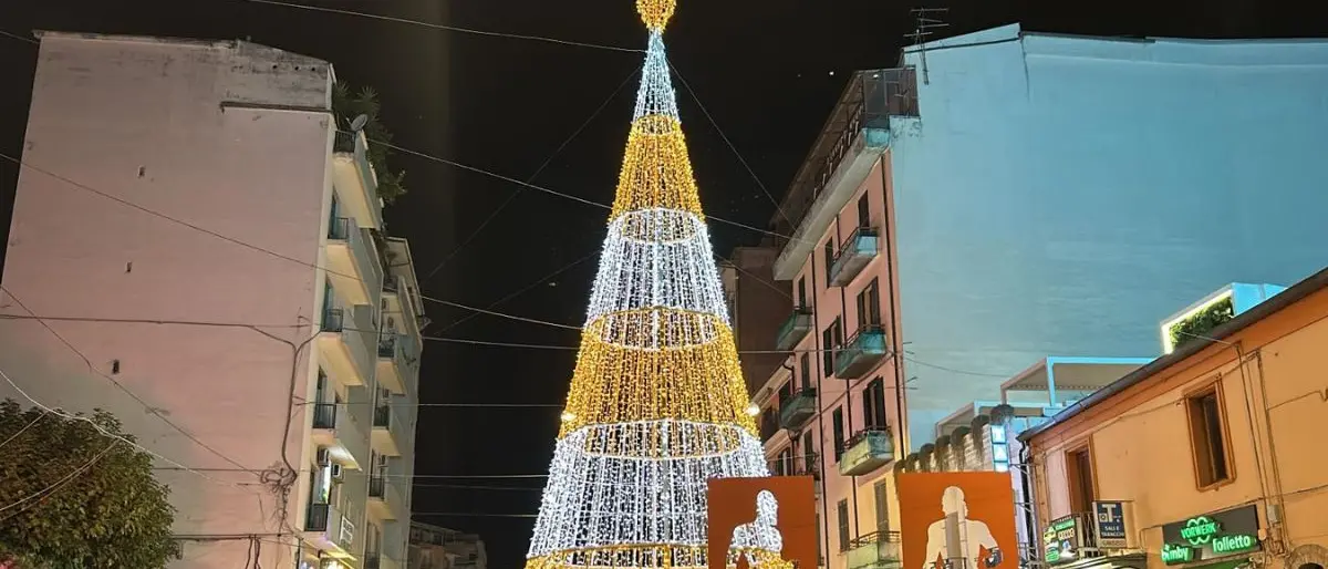 Natale solidale, Caruso consegnerà in Piazza dei Bruzi doni ai bimbi meno fortunati