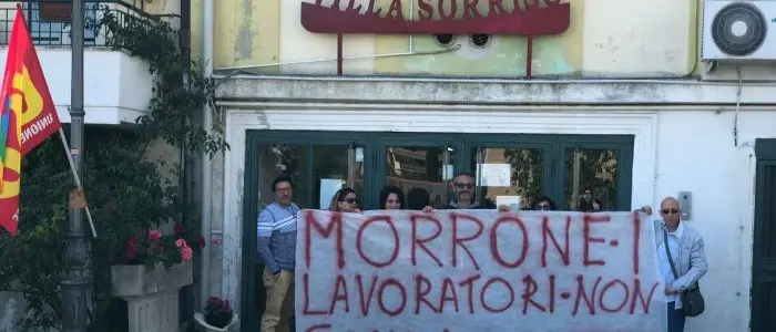 Gli ex lavoratori della Rsa dei Morrone: «Aspettiamo ancora gli stipendi arretrati»
