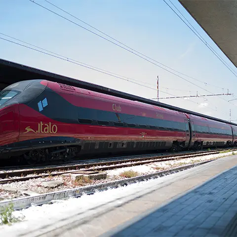 Alta Velocità... ma nella chiusura delle porte. I passeggeri del Torino-Paola restano bloccati