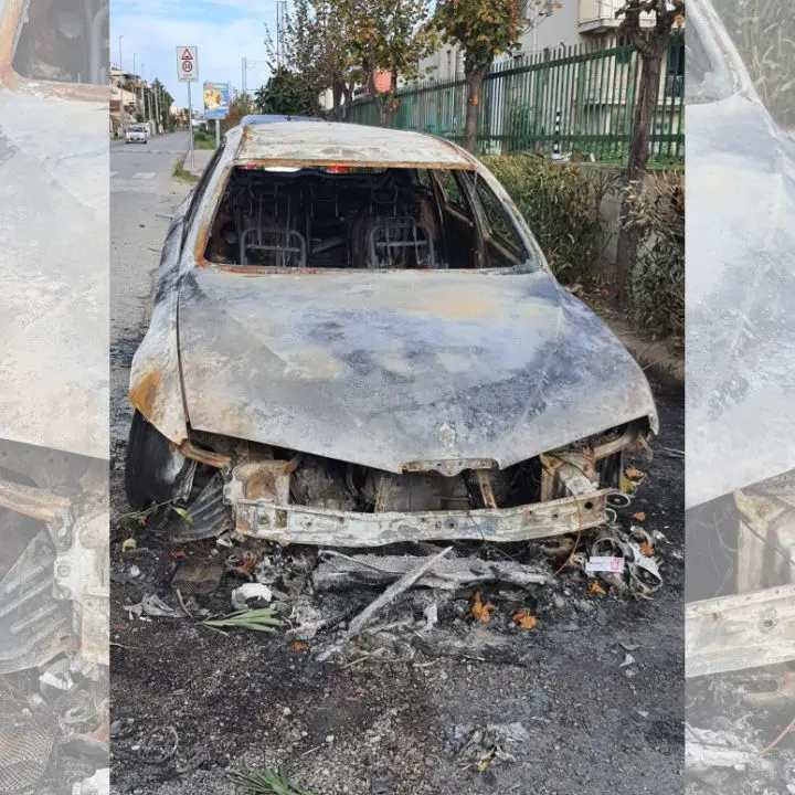 Trebisacce, auto distrutta dalle fiamme: possibile origine dolosa