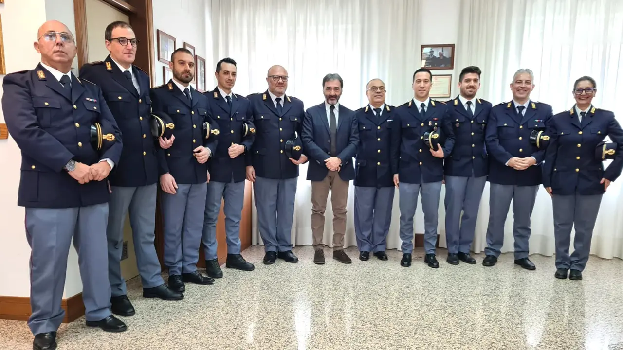 Cosenza, i nuovi ispettori e vice ispettori ricevuti dal Questore Cannizzaro