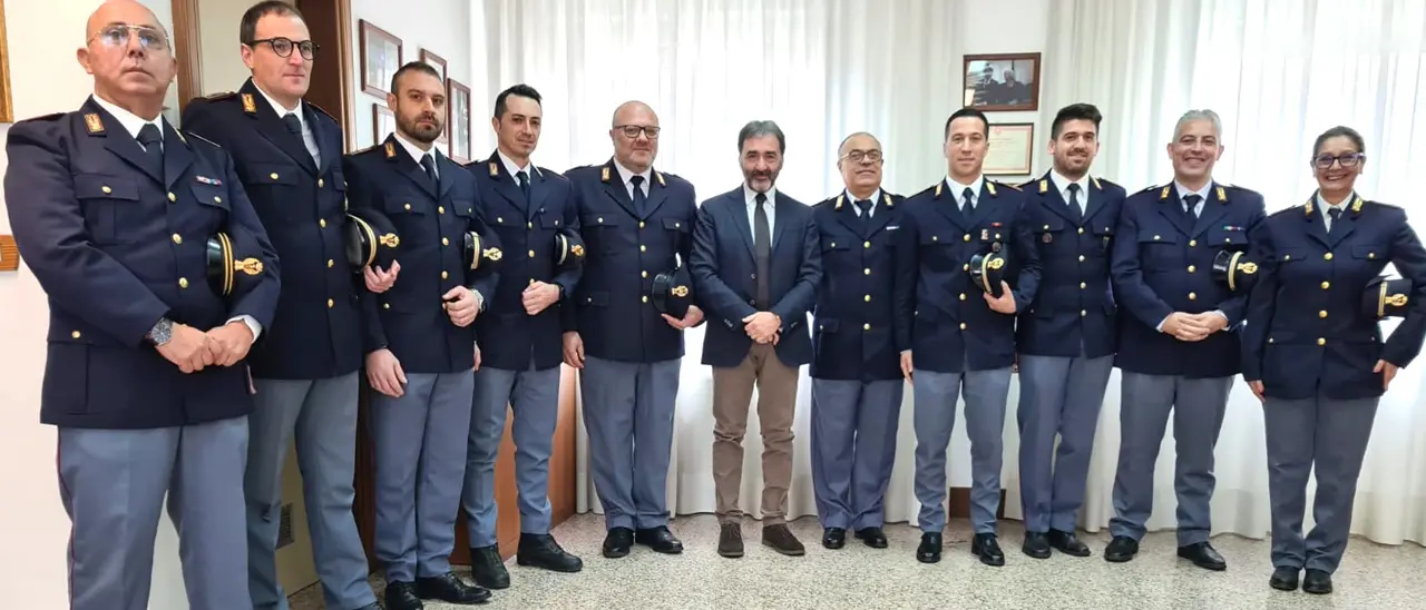 Cosenza, i nuovi ispettori e vice ispettori ricevuti dal Questore Cannizzaro