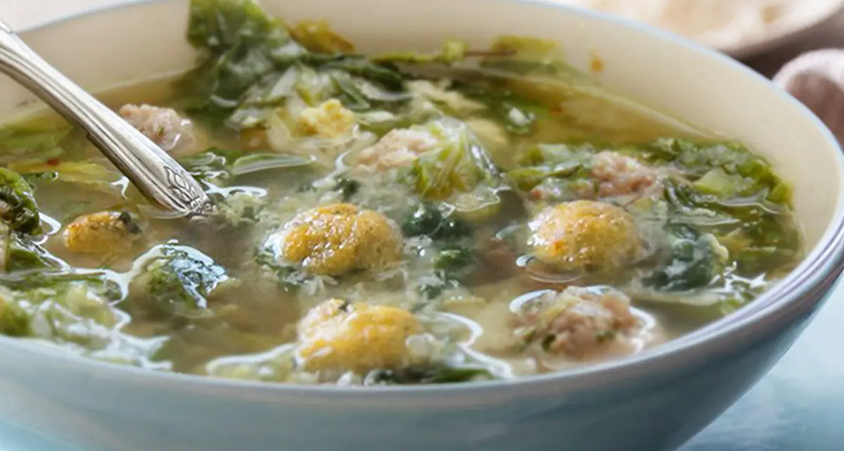 Cosenza festeggia Santo Stefano con la zuppa alla Santè: la ricca e gustosa ricetta tra verza, carne e caciocavallo