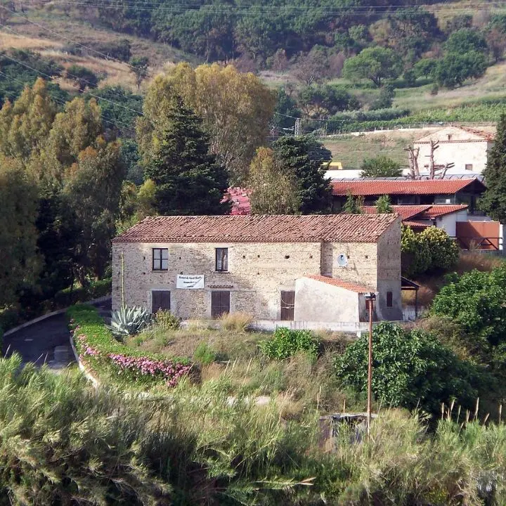 Belvedere Marittimo, alla Vecchia fattoria si torna a ballare a ritmo degli anni '80 e '90