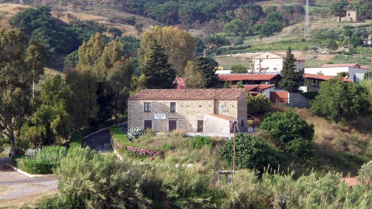 Belvedere Marittimo, alla Vecchia fattoria si torna a ballare a ritmo degli anni '80 e '90