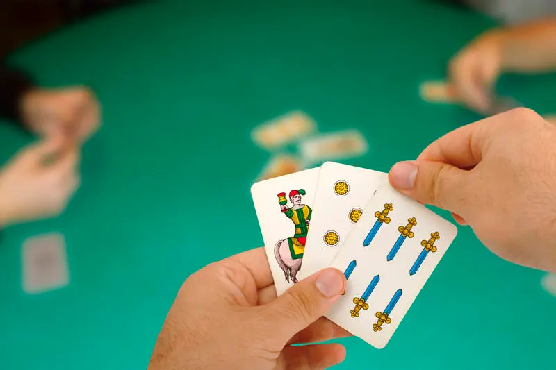 Natale, non solo Tombola. I giochi tradizionali da Patruni e Sutta a Scippa core
