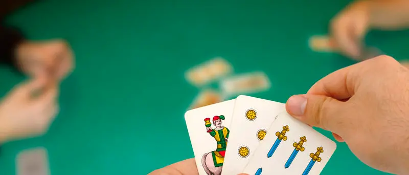 Natale, non solo Tombola. I giochi tradizionali da Patruni e Sutta a Scippa core