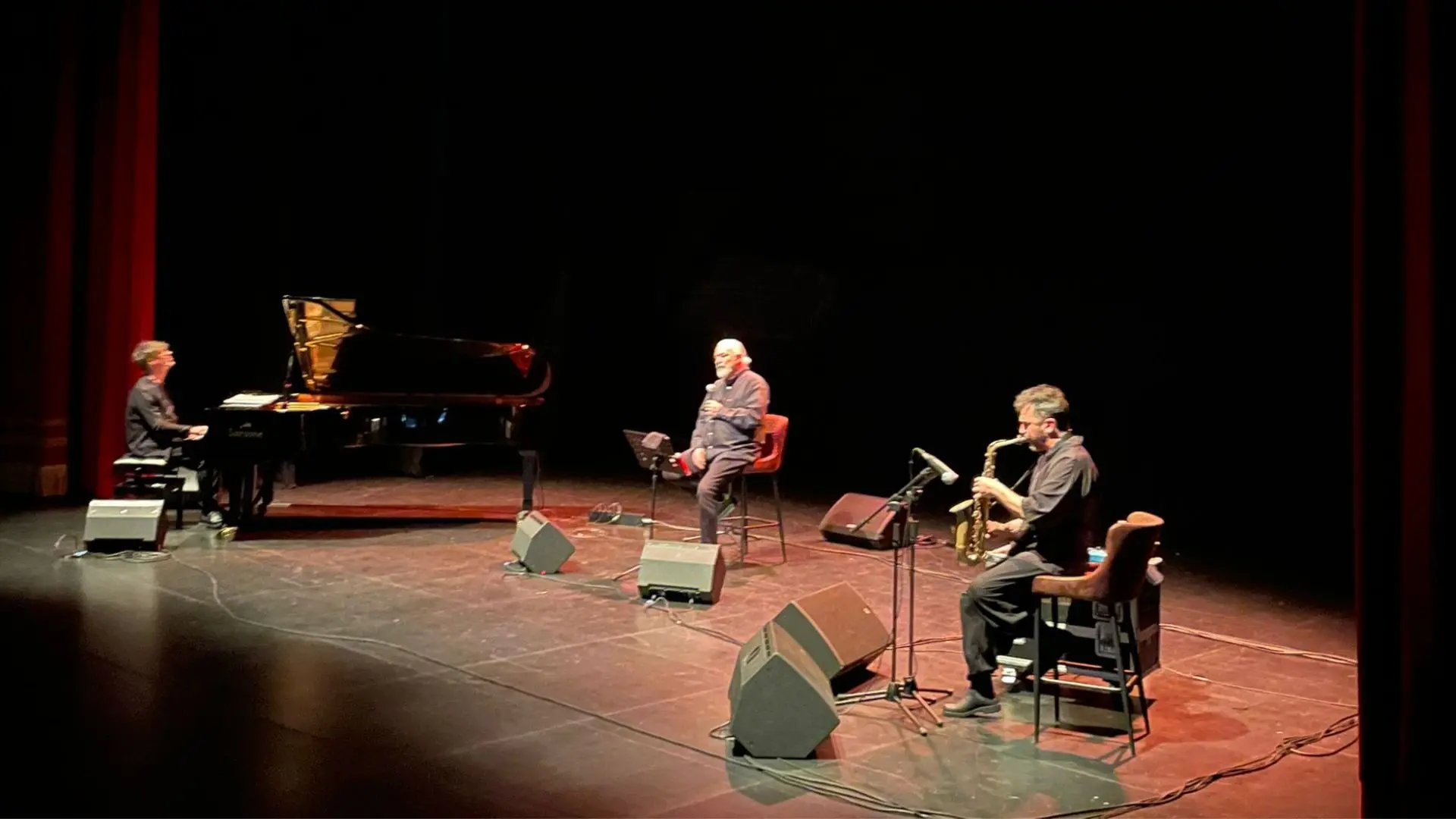 Il raffinato jazz di Finardi incanta il pubblico del Tau dell'Unical