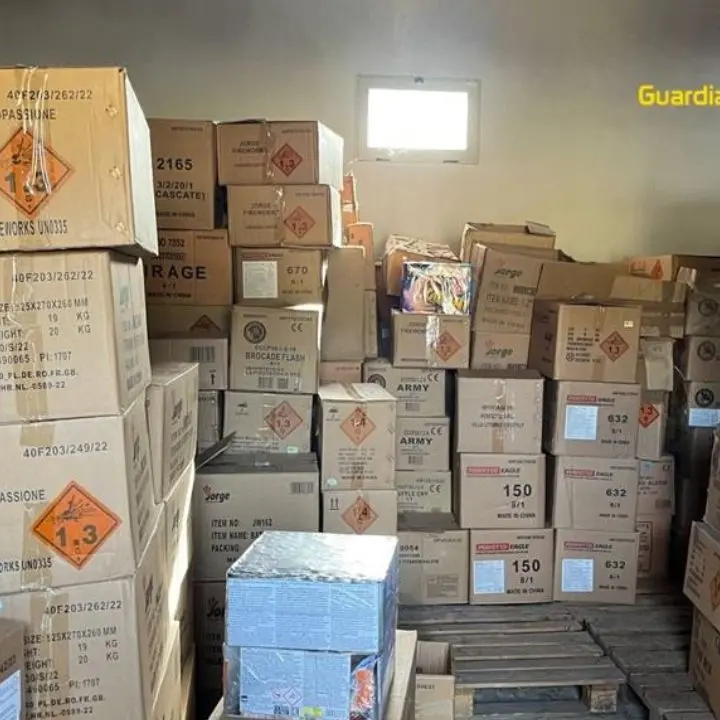 Corigliano Rossano, sequestrate 4 tonnellate di fuochi d’artificio assimilabili a bombe