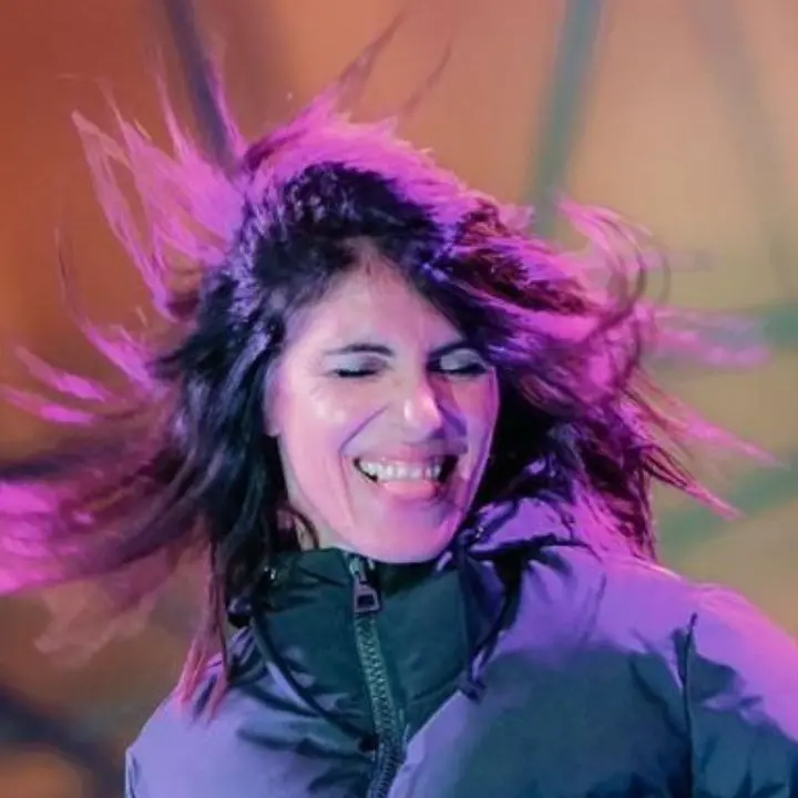 Capodanno, punto e a capo. La mise Dior rossoblù di Giorgia a Cosenza e Pezzali infiamma Co.Ro