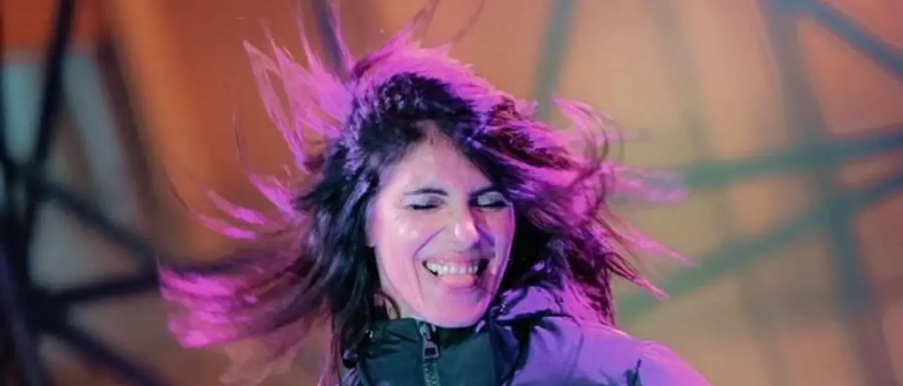 Capodanno, punto e a capo. La mise Dior rossoblù di Giorgia a Cosenza e Pezzali infiamma Co.Ro