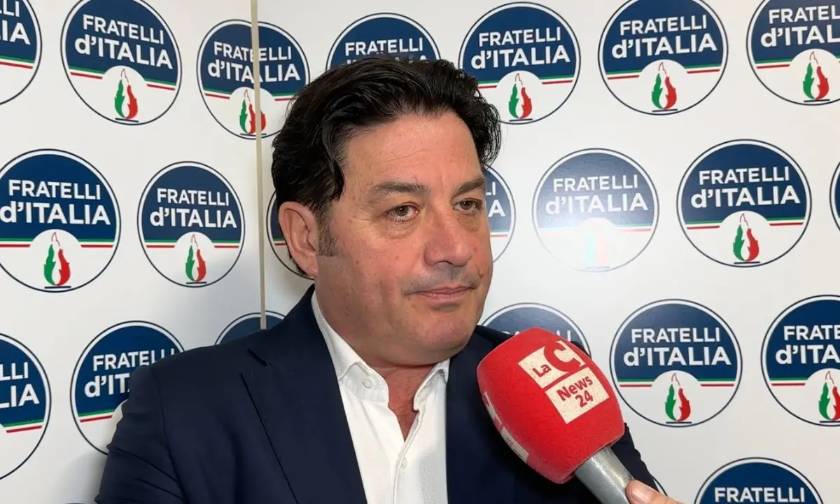 Furgone incendiato a Paola, Rapani solidale con i tifosi della Rossanese