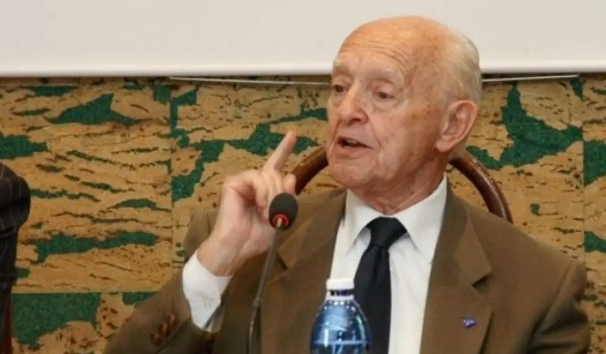 Cosenza, intitolato a Dario Antoniozzi il giardino che circonda le fontane di Piazza Europa