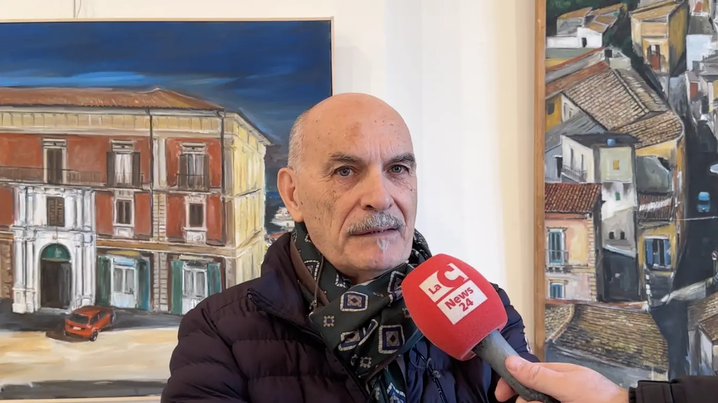 Amore e arte: Enzo Bilardo dipinge l'anima di Corigliano-Rossano