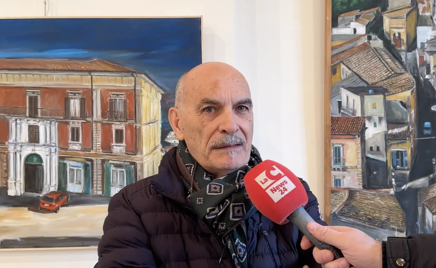 Amore e arte: Enzo Bilardo dipinge l'anima di Corigliano-Rossano