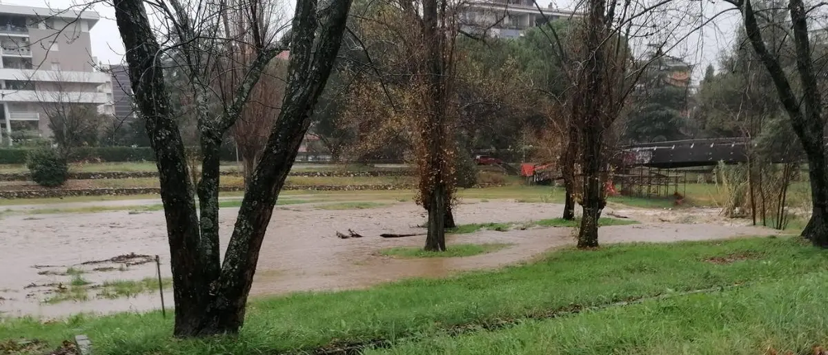 Acqua alta a Rende, esondano i torrenti Emoli e Surdo