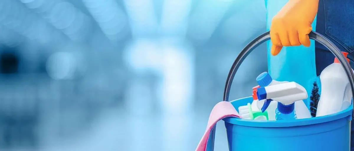 Unical, venti lavoratori incaricati delle pulizie si sentono discriminati