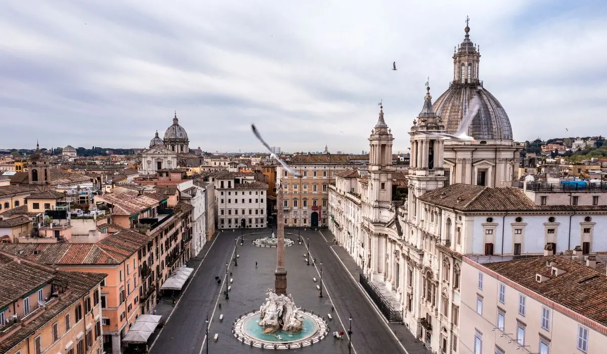 I minori della casa famiglia \"Lo Scoiattolo\" a Piazza Navona per l'arrivo della Befana