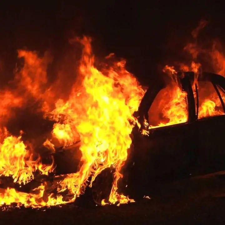 Trebisacce e Villapiana, \"l'anonima incendi\" colpisce ancora. In fiamme tre vetture