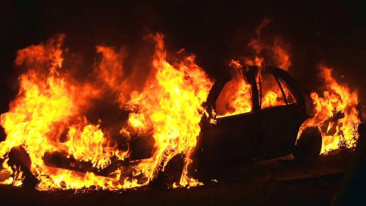 Trebisacce e Villapiana, \"l'anonima incendi\" colpisce ancora. In fiamme tre vetture