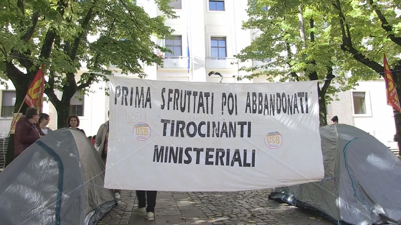 Ex tirocinanti scuola Cosenza, la Flc Cgil: «Pagare gli stipendi e risarcire i danni»